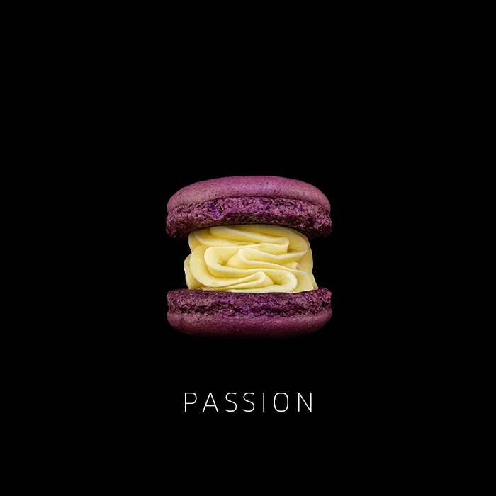 Macaron passion avec une ganache pochée façon dentelle